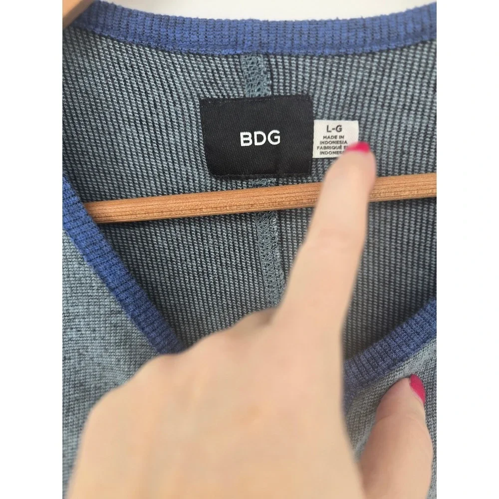 BDG Henley Shirt Mens Large Gray Blue Waffle Knit Long Sleeve Colorblock Thermal